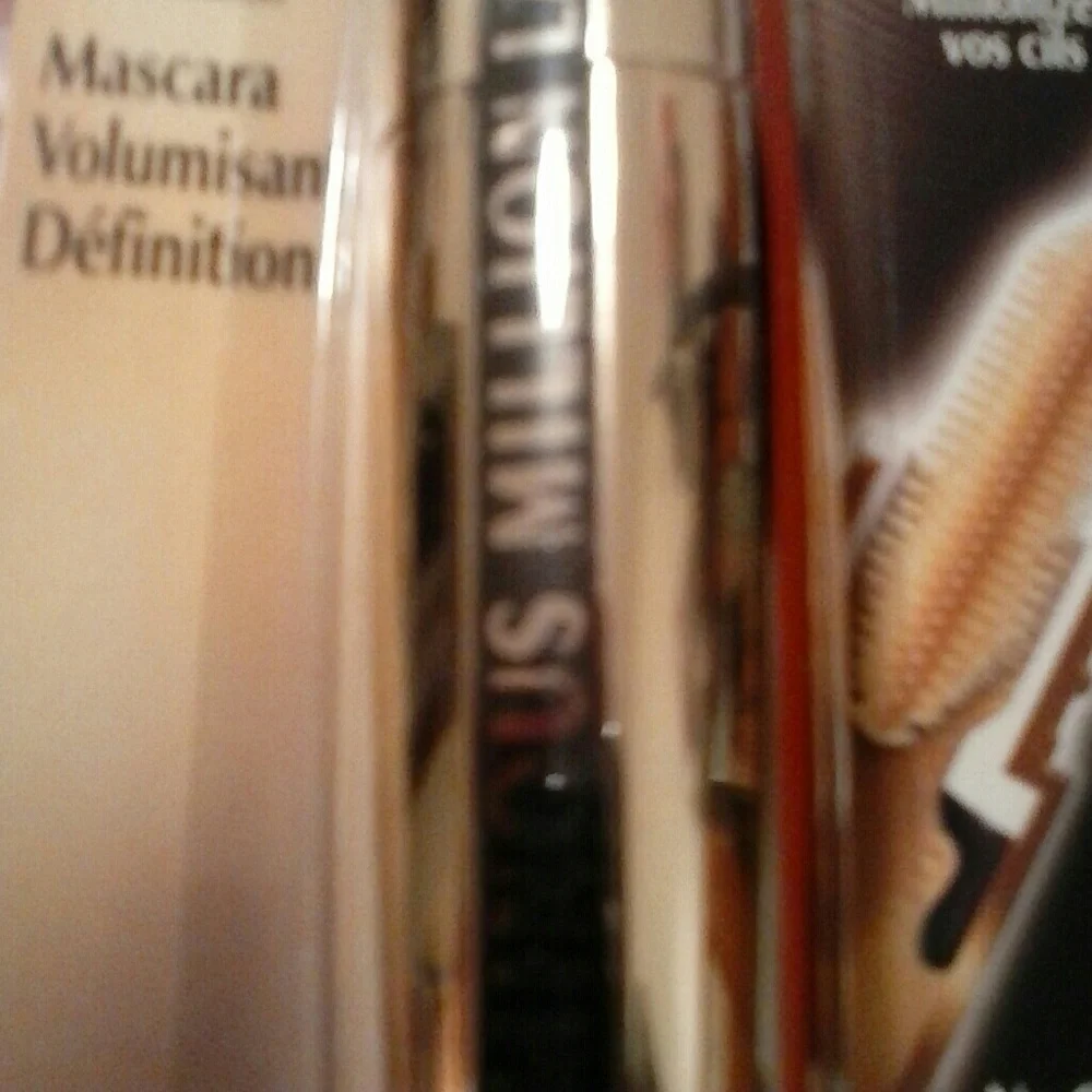 NWT L,OREAL VOLUMINOUS MILLION LASNES 645 BLACK
